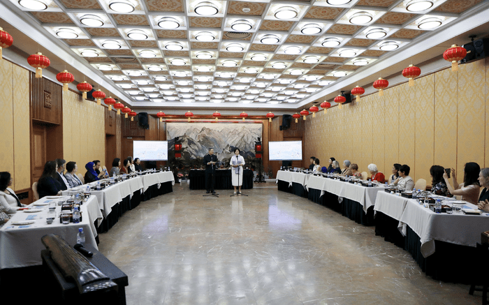 以茶载道 以礼待友——中国驻英国大使馆举办"茶和天下"·雅集文化