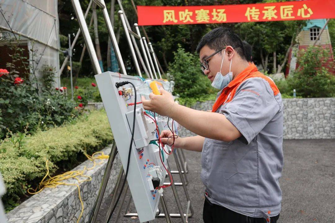 闭幕式当天进行了三项专业技能决赛,分别是花箱布置,白蚁防治和水电