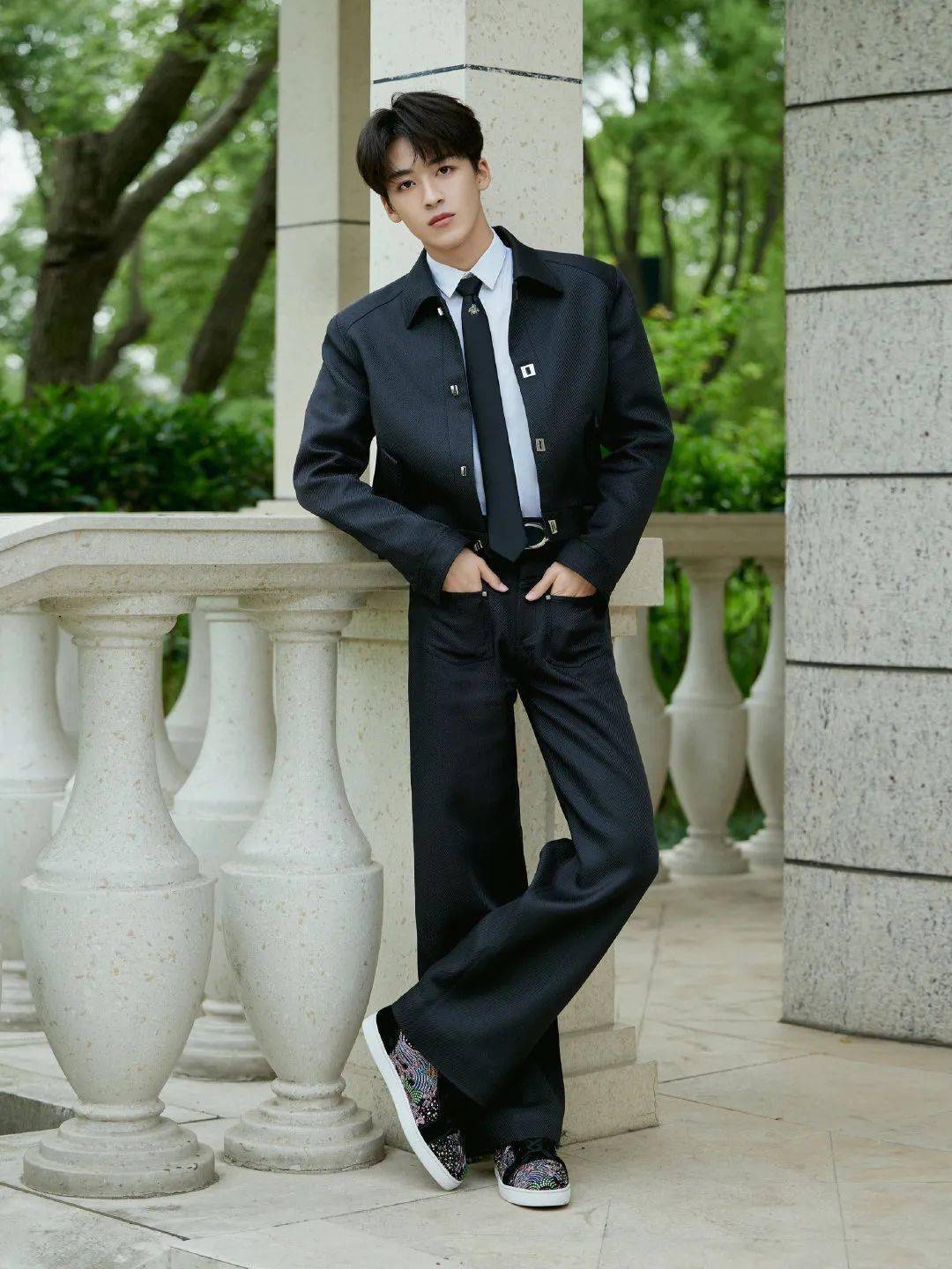 何洛洛被摆了?_合作_作品