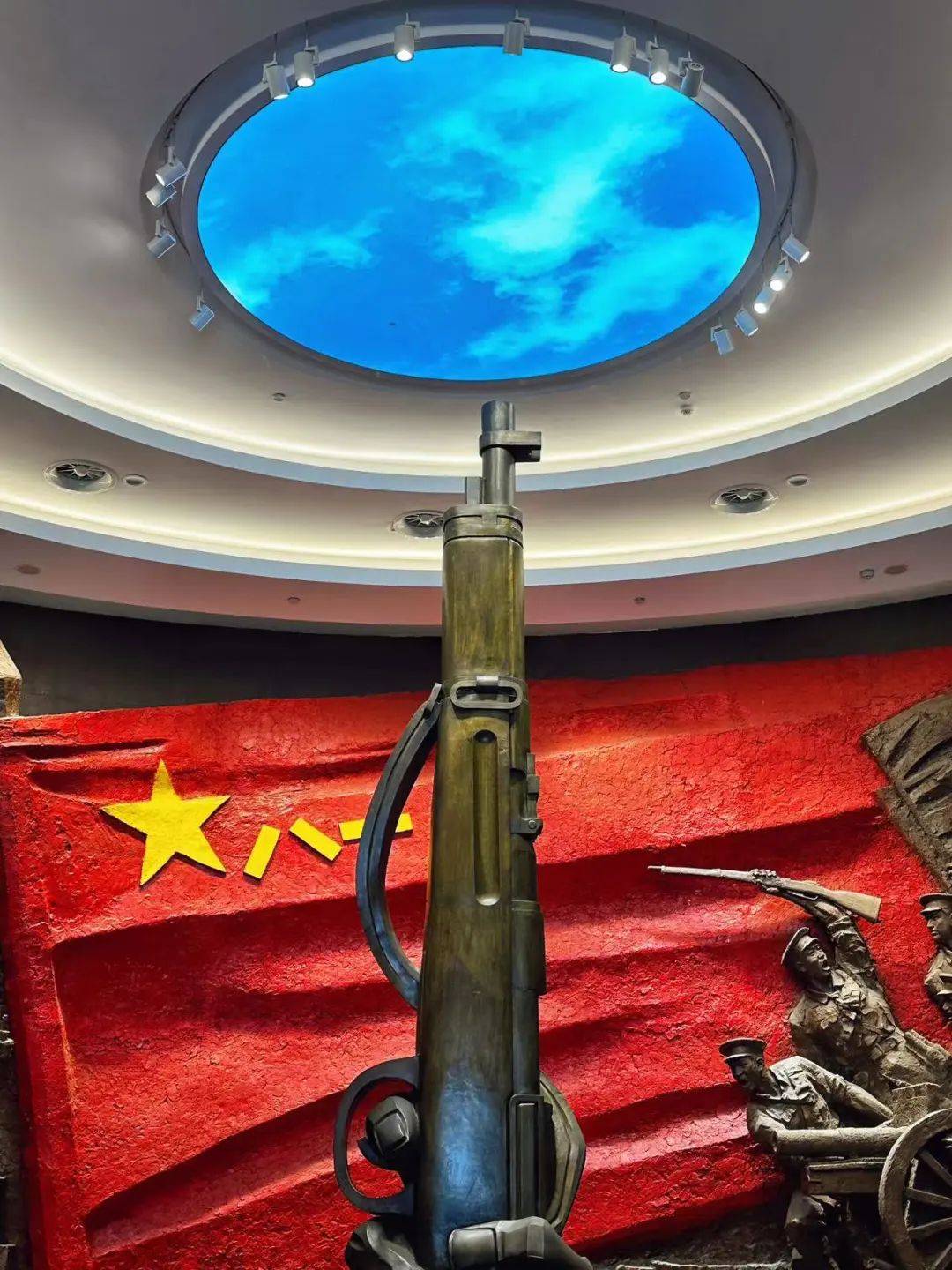 就可以出发去八一起义纪念馆啦!