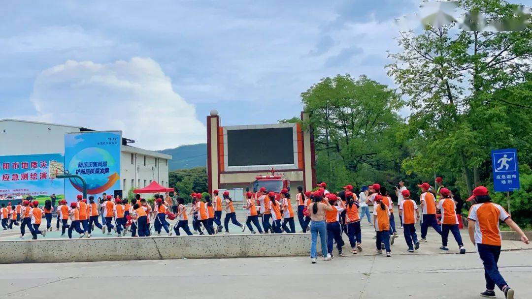 揭东区玉湖镇姑山小学地灾演练做好不动产登记工作.