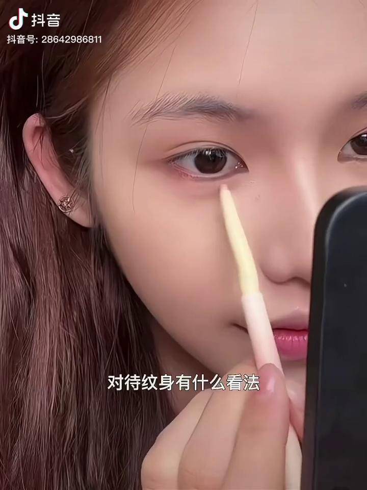 走不出自己的执念到哪里都是囚徒人生本过客何必千千结李璐璐语录纹身