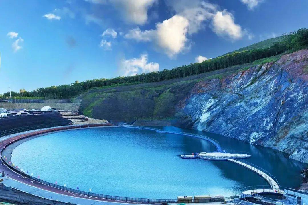 知青小镇东湖公园圣洁摇篮山走进县内各大热门打卡地了解它们背后的