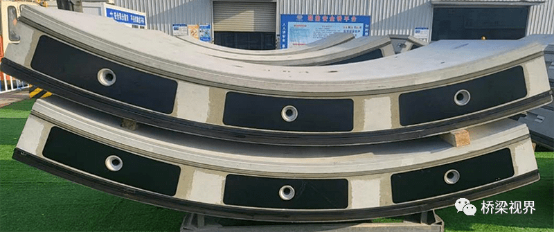 结合新型承插式管片拼装工艺的变化,设计团队创新提出了一种新型密封