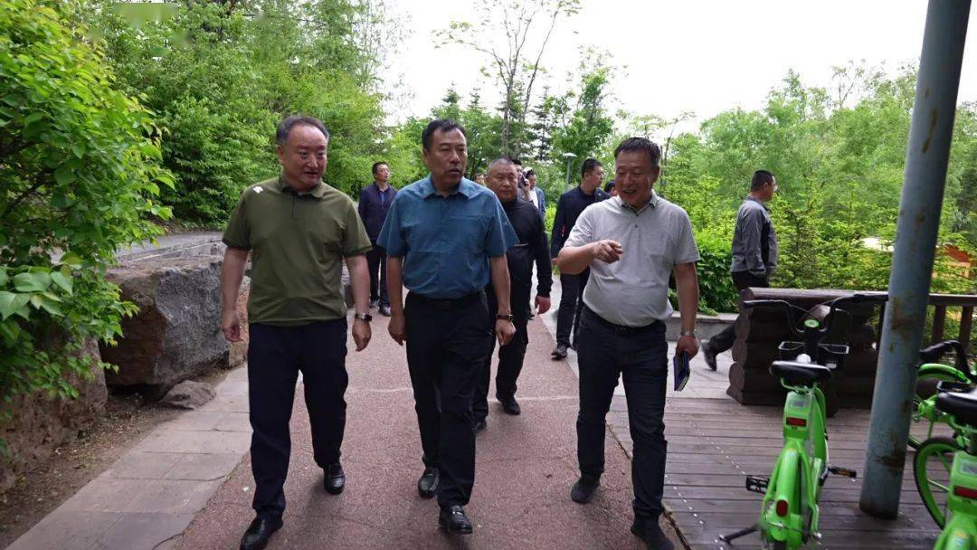 白山市综合执法局实地考察池北区城市综合管理与绿化美化工作_长白山