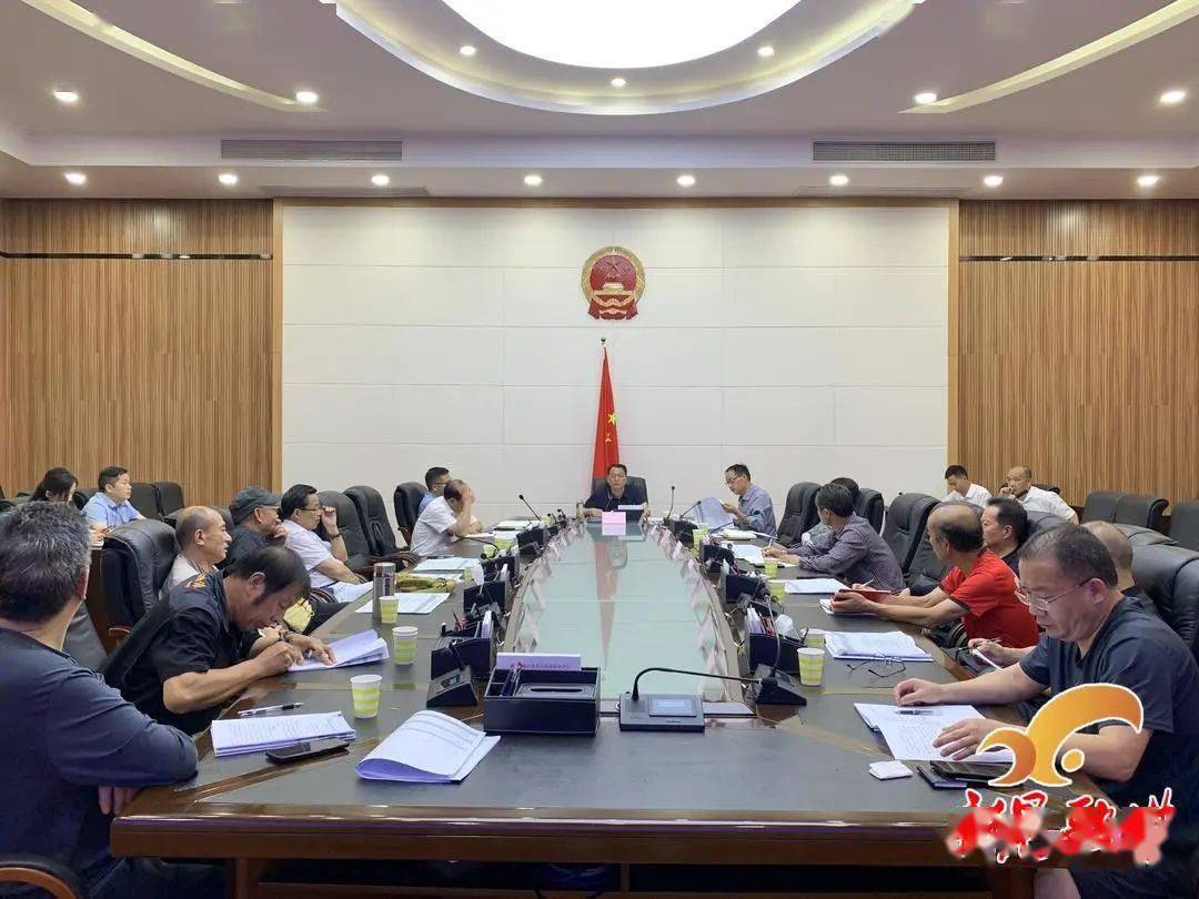 6月5日,县委副书记,县长杨鹏主持召开七十周年县庆筹备工作务虚会议.