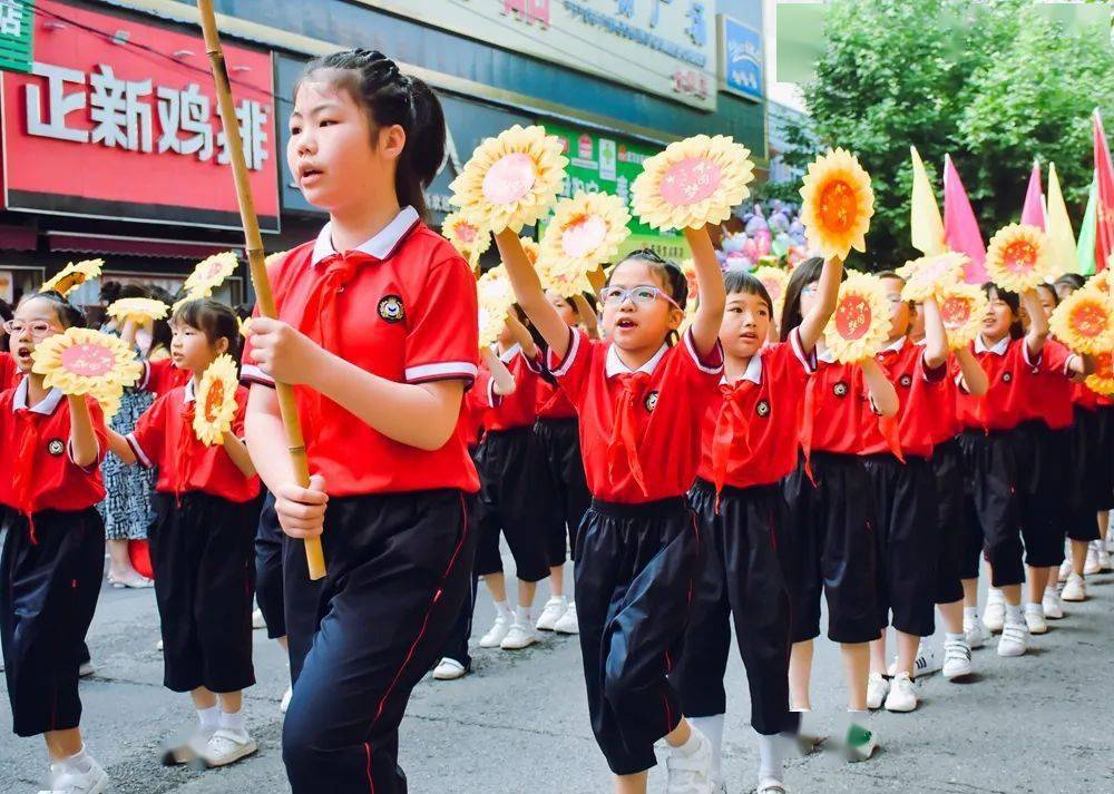 新洲一中,二中,三中,万人送考!_金榜题名_高考_莘莘学子