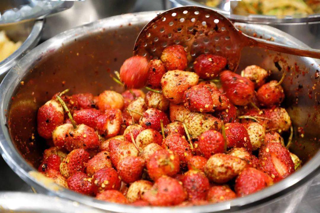 最后一个美食绷不住了!_蚂蚁_米线_食材