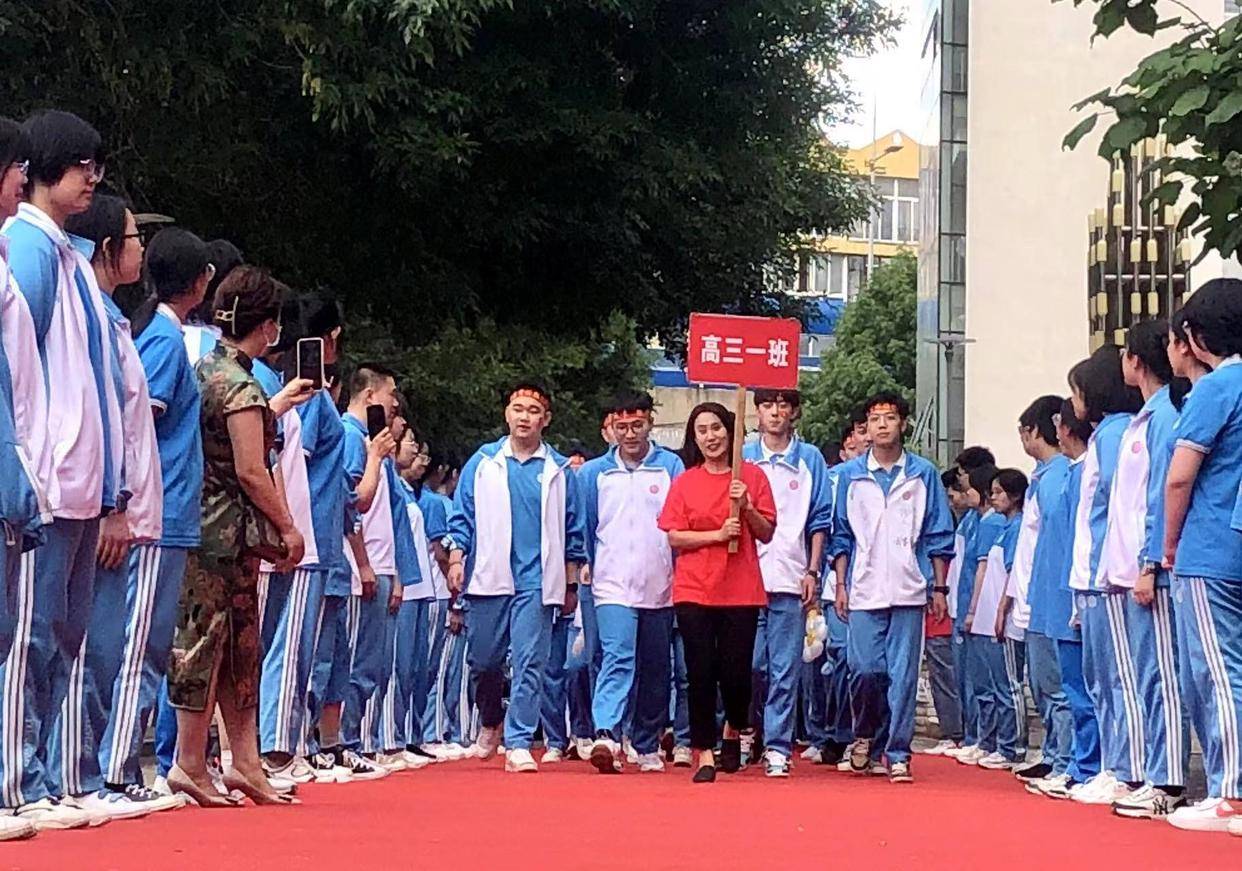 同泽高中这场高三学子离校仪式,太戳泪!_生活_高考_人生