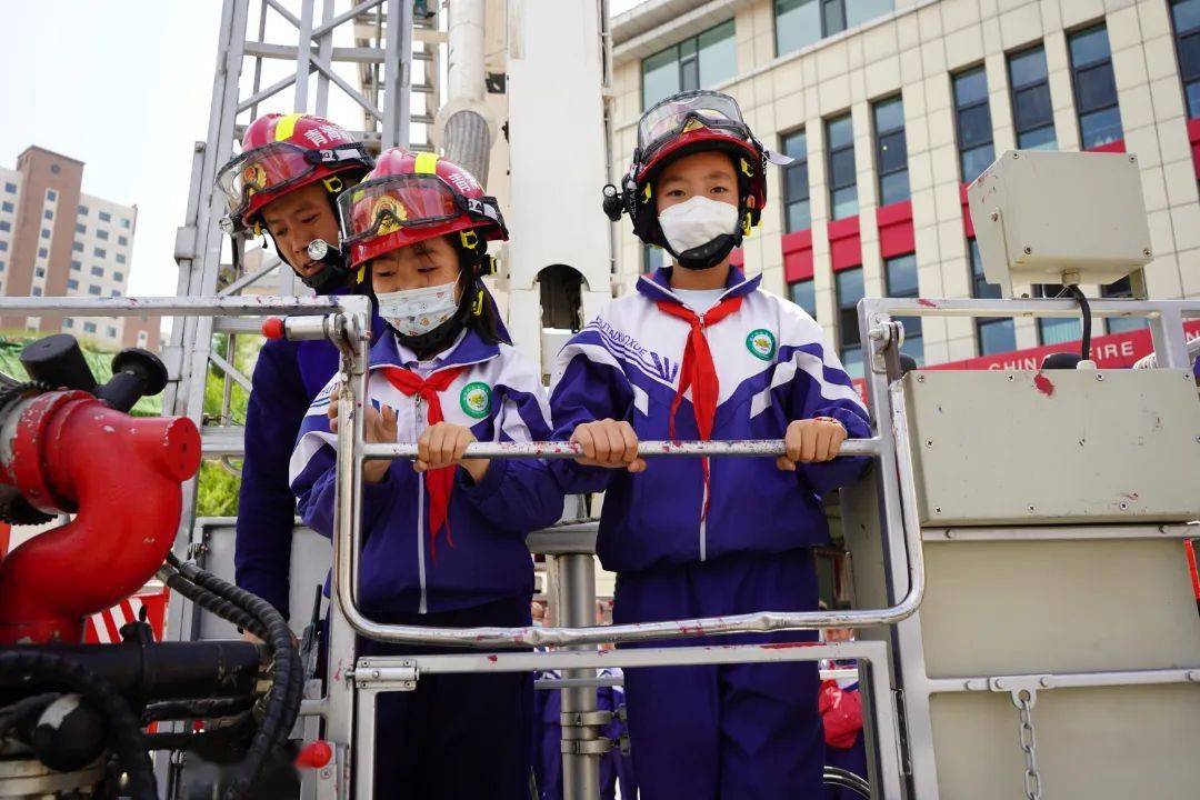 西宁城东消防邀请虎台中学开展红门开放活动_救援_灭火_消防车