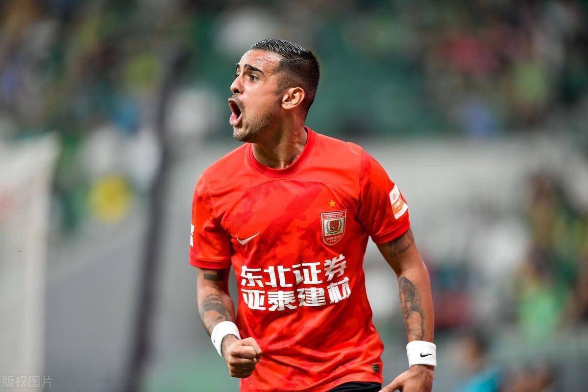 亚泰vs深圳首发:三外援pk全华班,谭龙搭档莱昂纳多,塞鸟替补_比赛