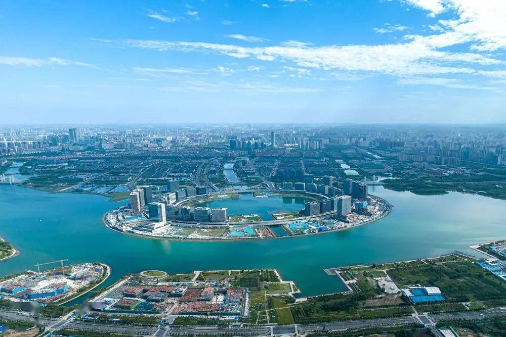 一览龙湖金融岛 水清景美