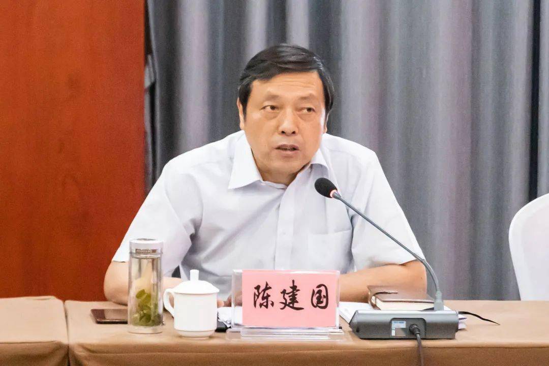 县政府办副主任郑光华主持会议泾县人民政府副县长卢勇出席汇报会.