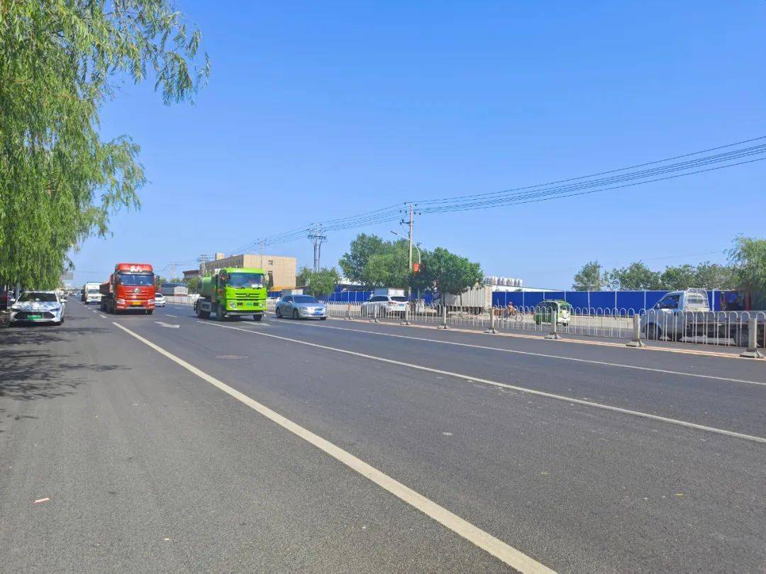 南二环道路提升改造工程实现主路全线通车_建设_城市_人行道