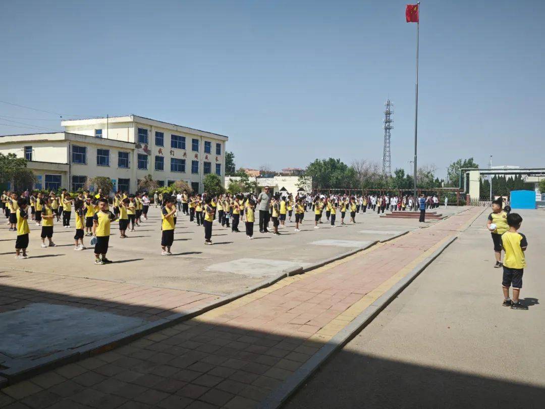 东营市胜利第八中学开展应急疏散演练活动_灭火_全体师生_场地