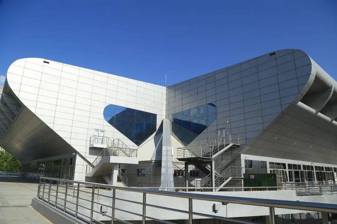 毕业季拍照打卡指南 | 一同探索北航学院路校区最美校园风光~_主楼