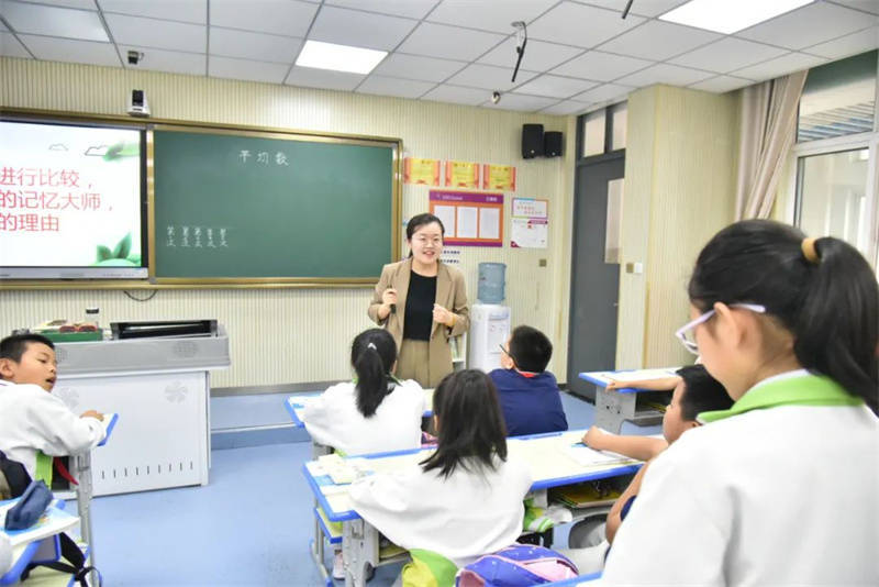 青蓝工程师徒结对活动成效展示_大雁塔小学班级主页_大雁塔小学青蓝工程徒弟汇报课