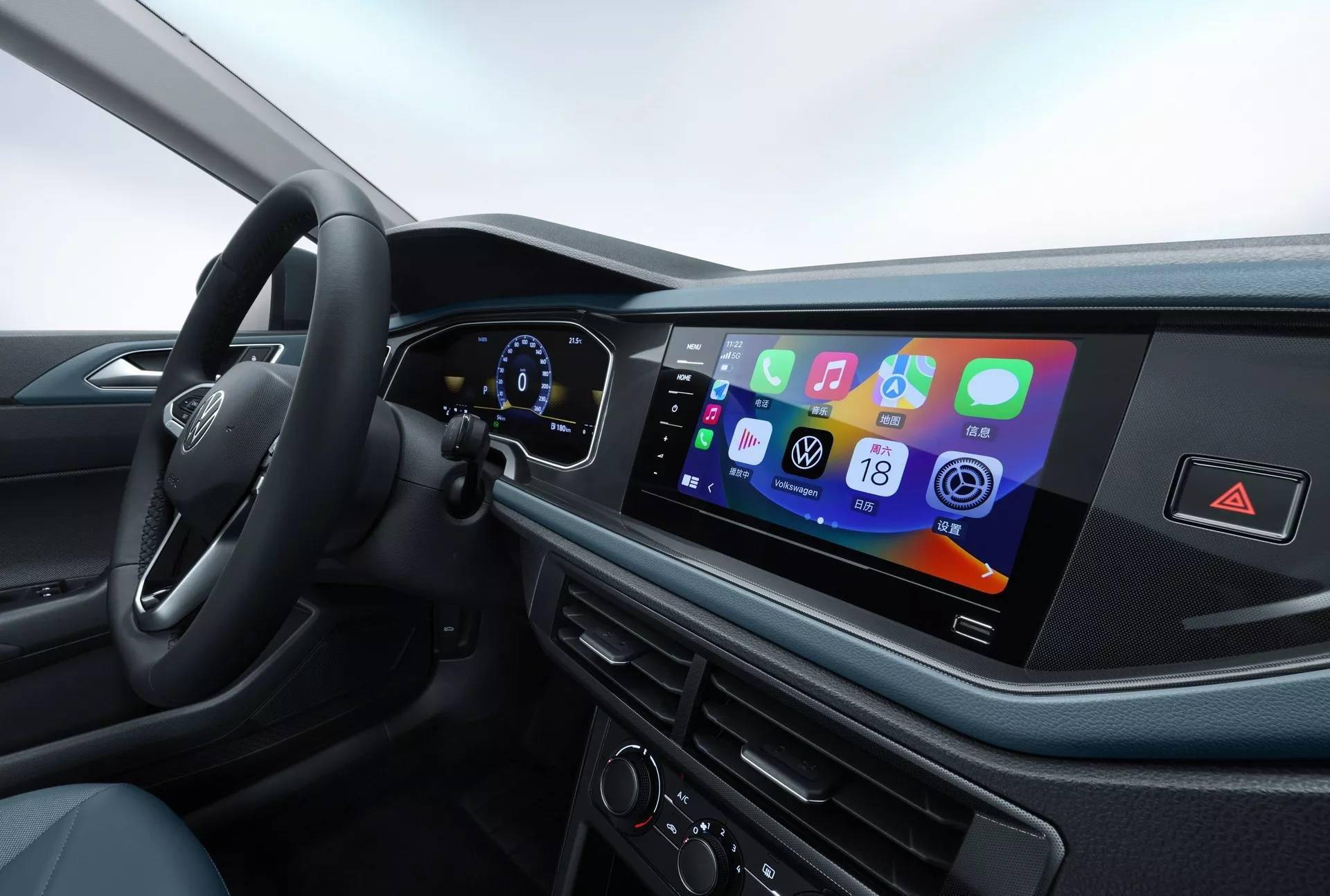 中控屏幕还支持carplay功能,同时造型精致的多功能方向盘也为车内提升