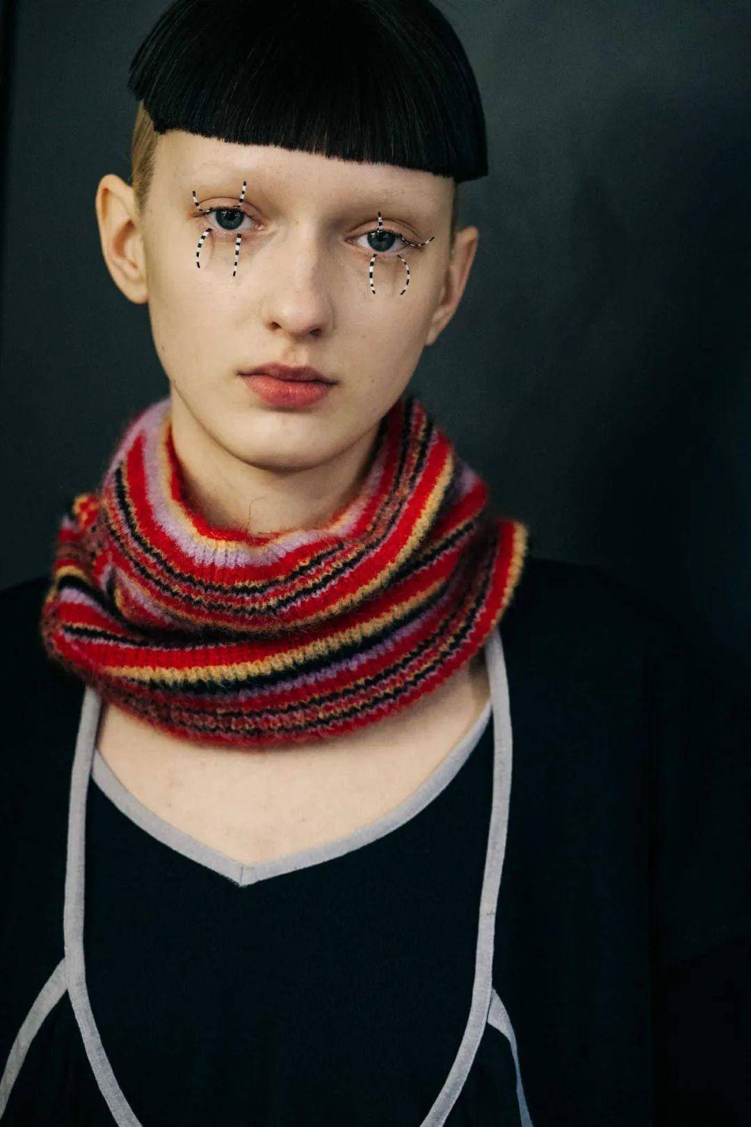 解构,拼接,编织,另类的工装美学,融合着街头风格演绎的kiko式视觉盛宴