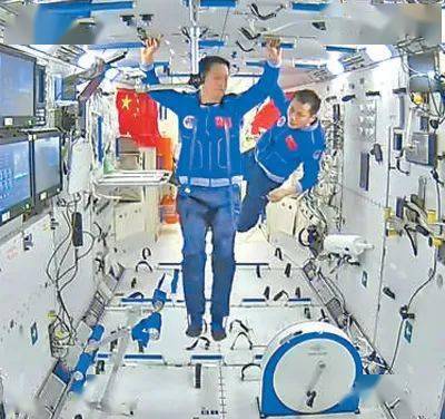 【航天科普】航天员是怎样健身的？_训练_锻炼_王亚平