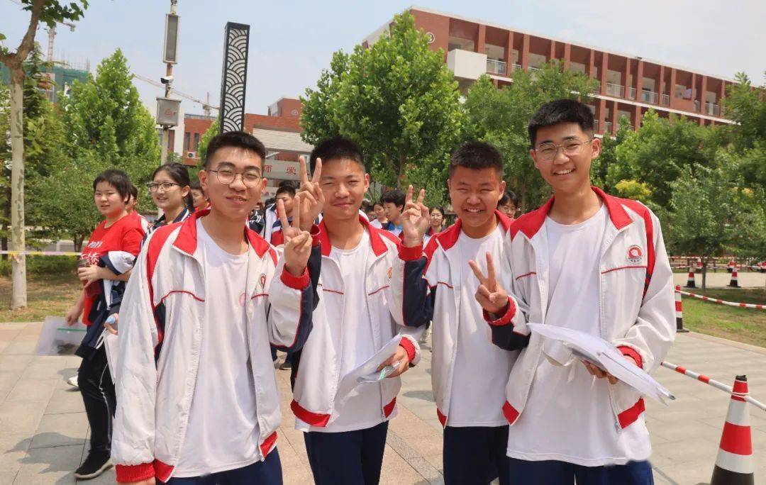 今年,全市设邹平一中,邹平二中,黄山中学三个考点,共有14514名学生