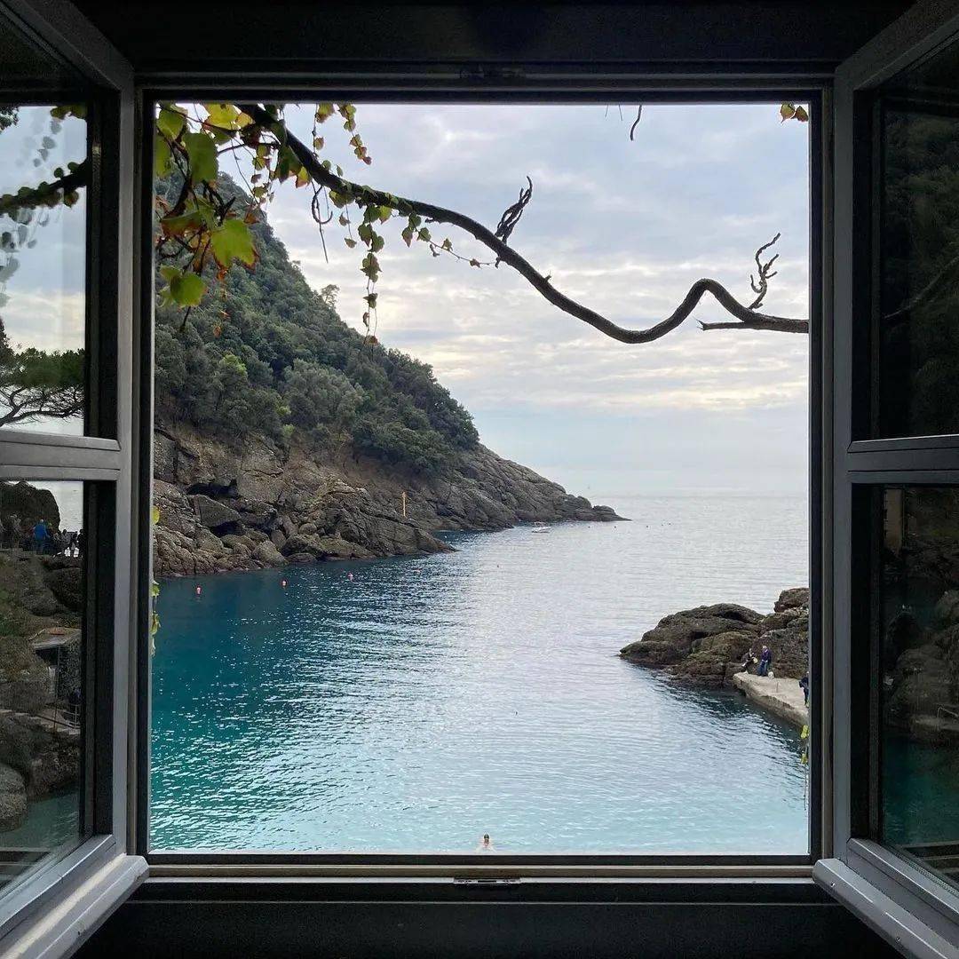 小窗口,大世界_风景画_天空_浩瀚