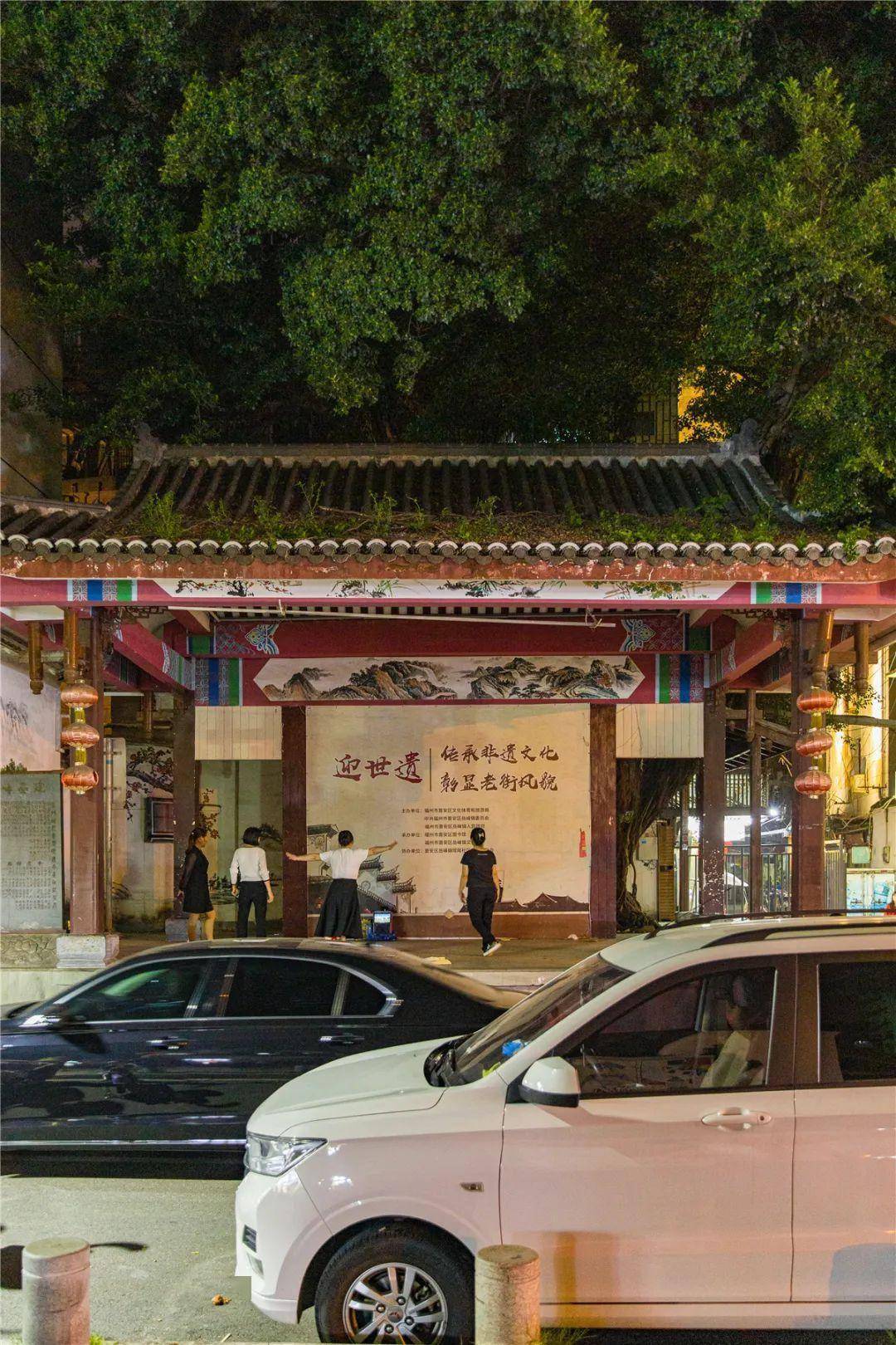 在塔头站下车,路两边永远不缺乏人流,连接着塔头路的琯尾街和桂香街