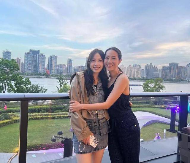 汪诗诗带全家一家老小游内地,和甄子丹在上海会合_jasmine_james_豪宅