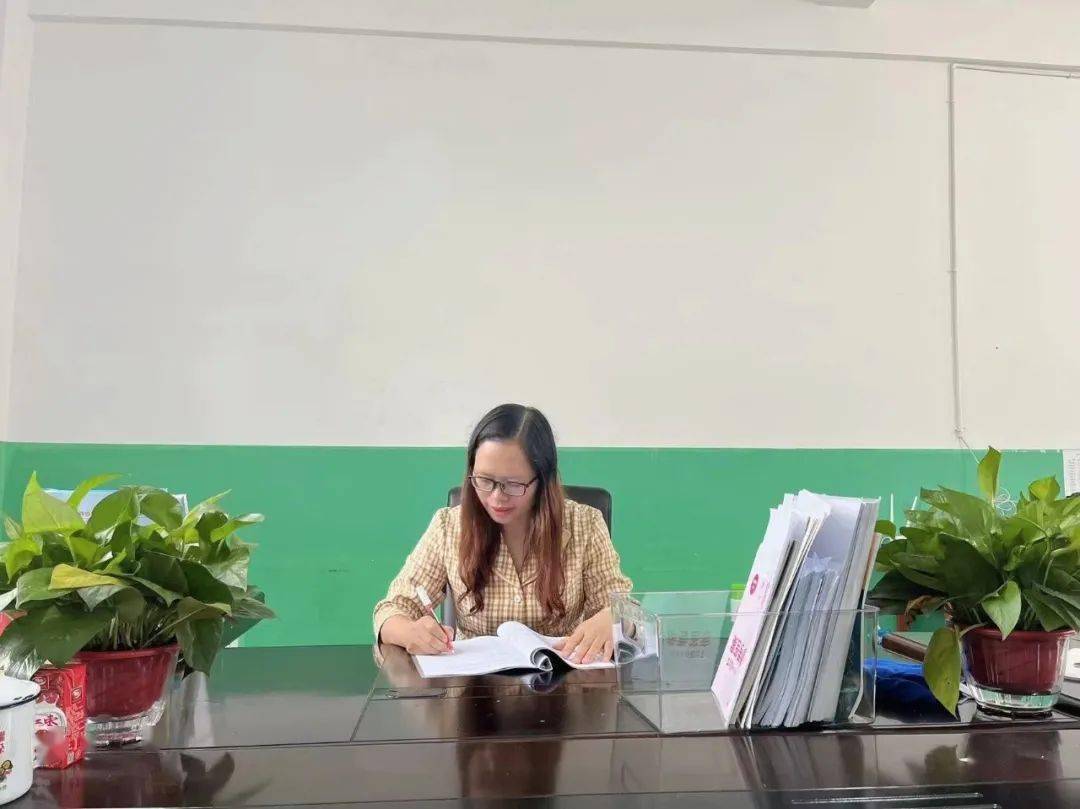 孙琼珍,宣威市东山镇中心小学一级教师,数学教研组组长.