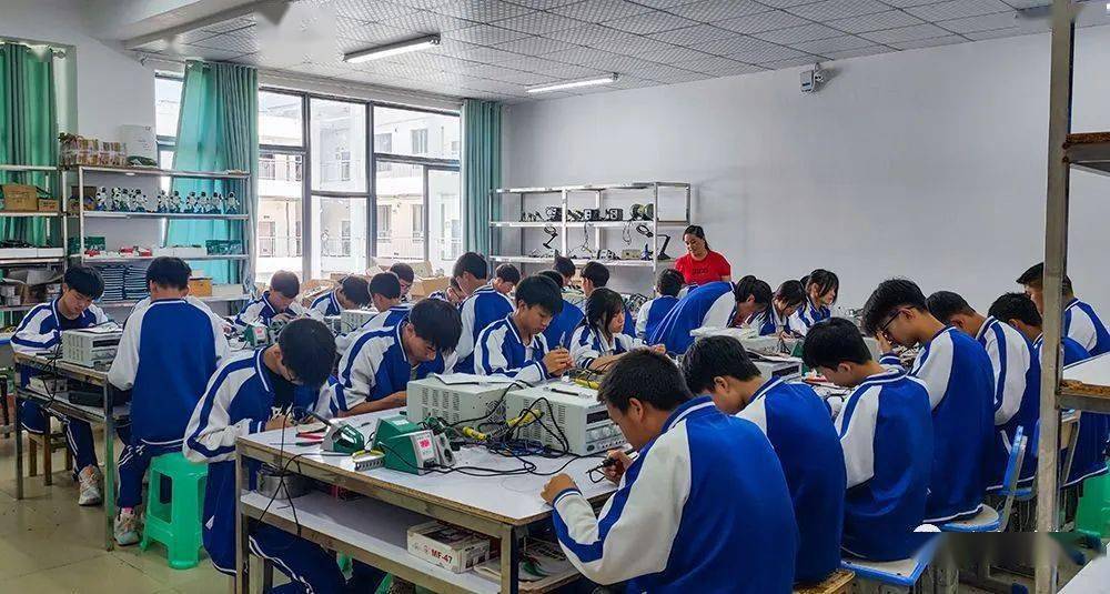 兴仁职校聚焦服务"四化"助推职业教育高质量发展_专业_就业_实习