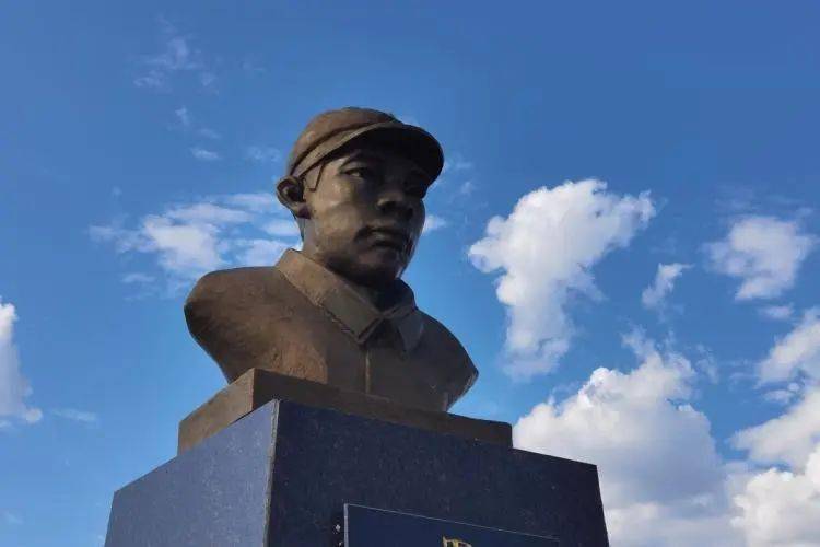 【印象阿荣】王杰广场,阿荣人的精神丰碑_全旗_寓意_于雪梅