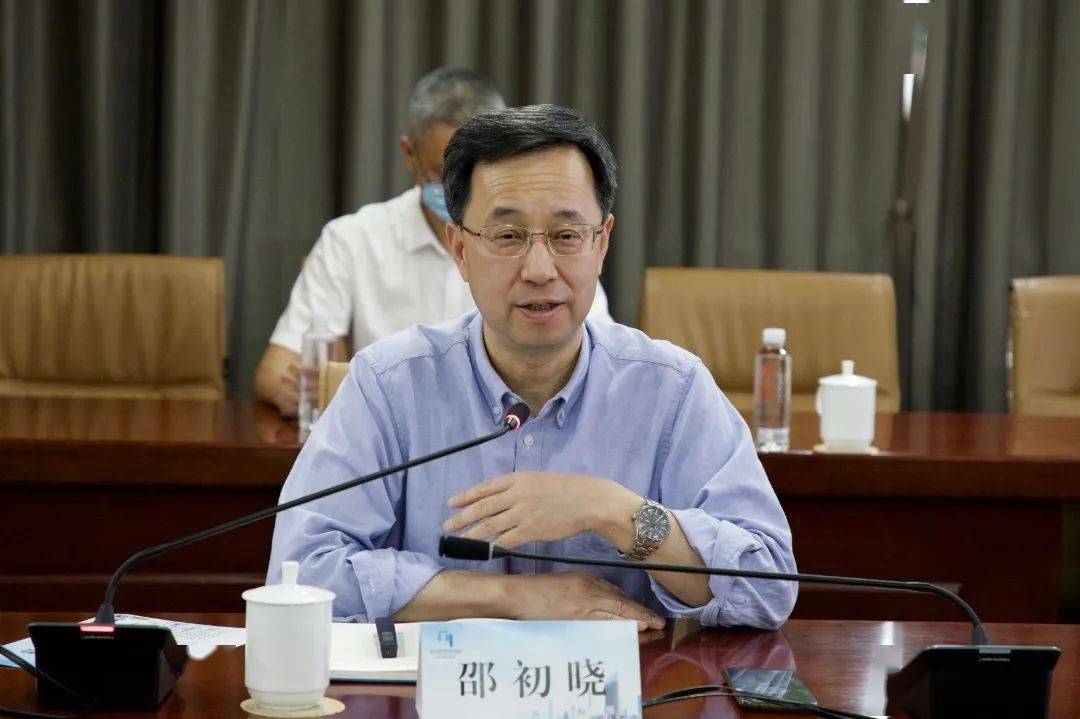 会上,邵初晓介绍了丽水市人民医院的基本情况,他指