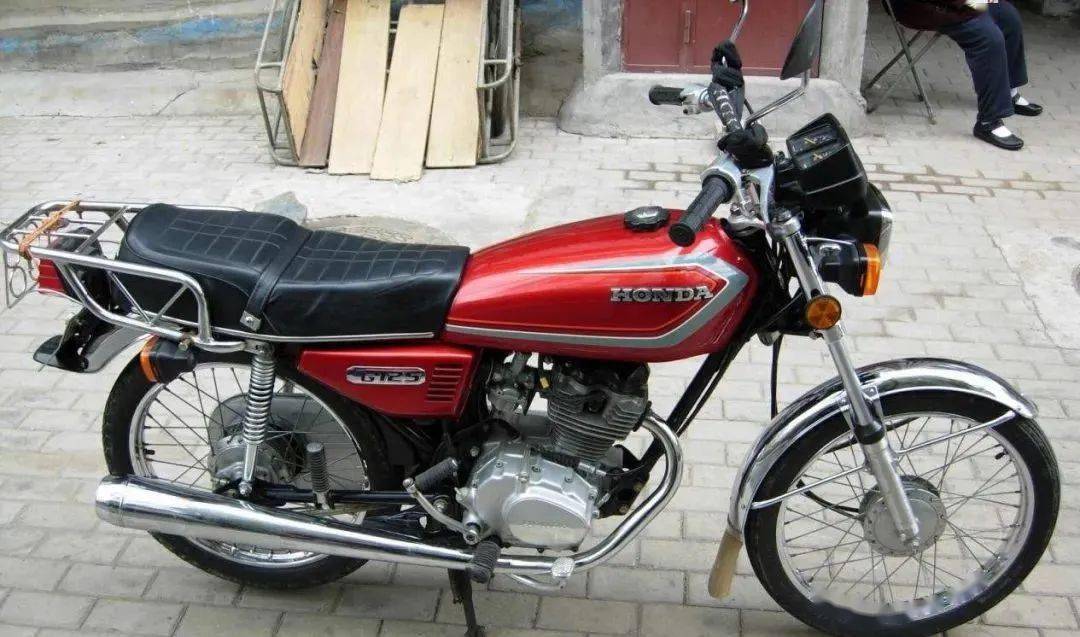 9 -铃木gs125也被很多人称作"铃木王"是一款大排量摩托车发动机声音