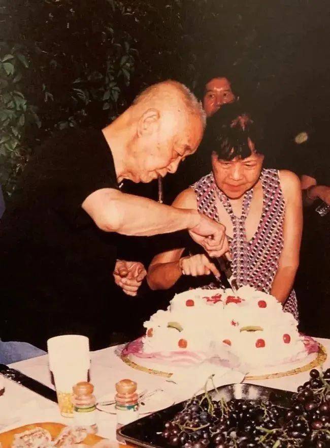 黄永玉去世:骨灰不要了,谢谢