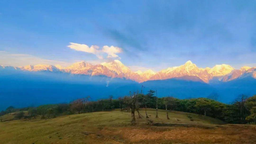 via:爱旅行的八金(小红书)龙华山位于甘孜泸定县的燕子沟镇喇嘛沟村