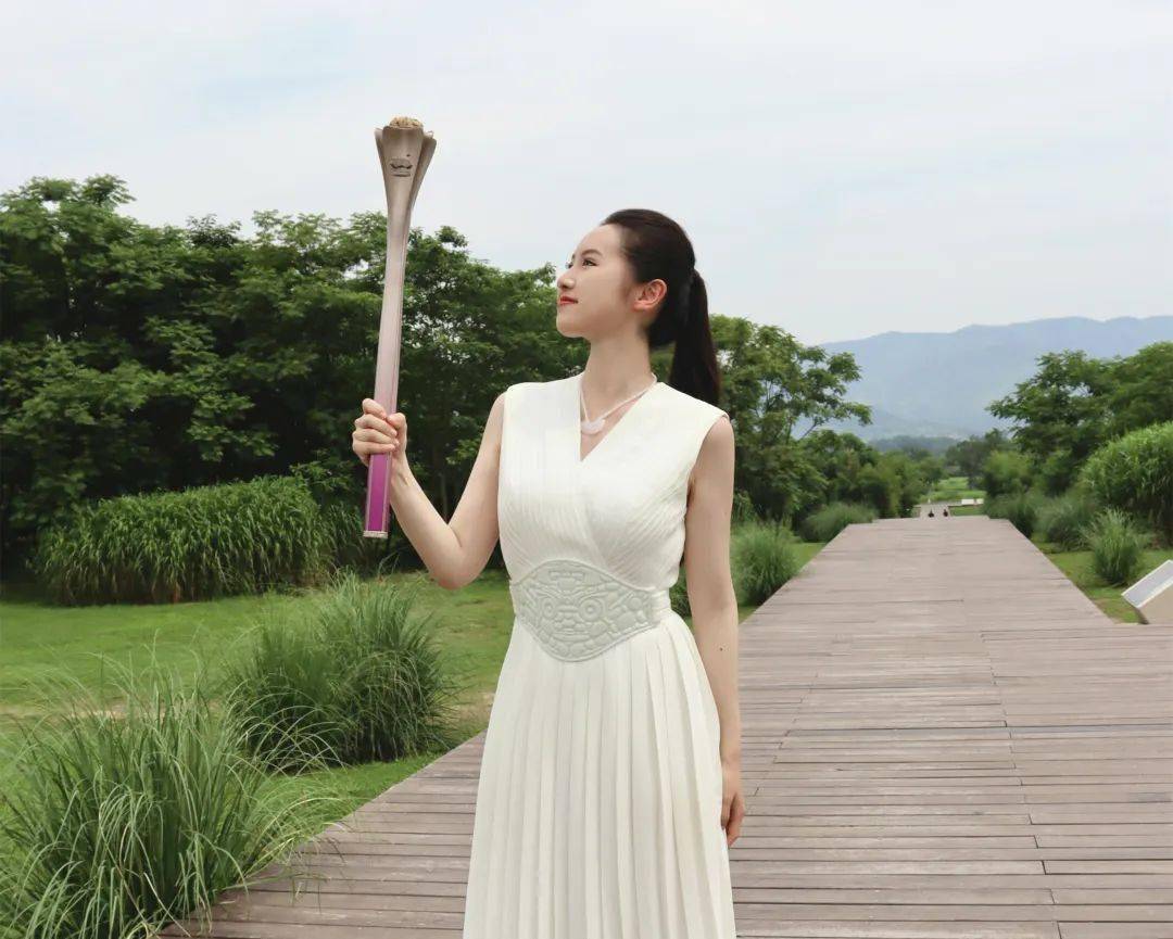 童婧同样激动的,不止是两位乐清女孩.