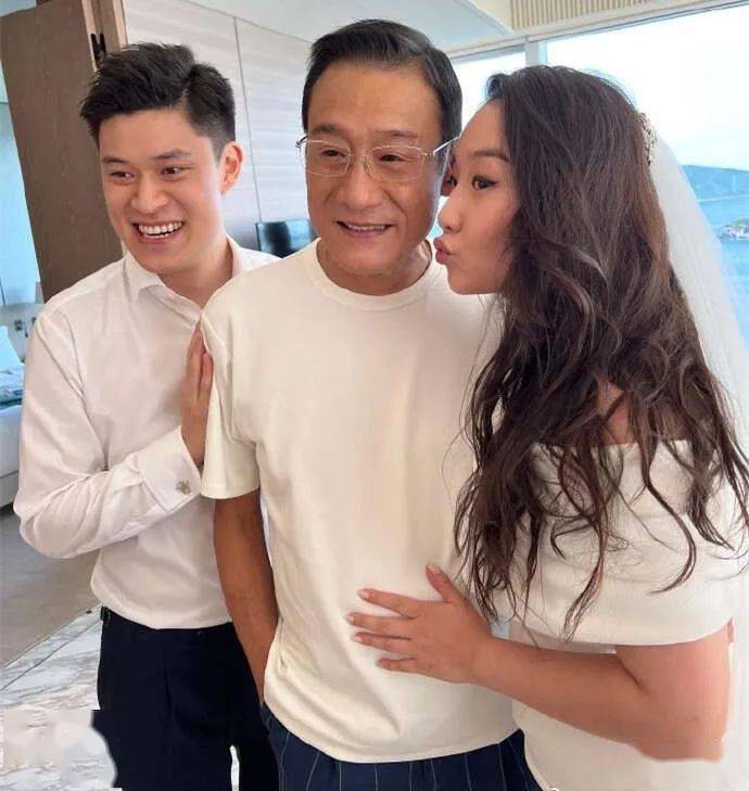 妻子气质好双胞胎女儿甜美,新女婿撞脸孙杨_梁颖晨_父亲节_照片