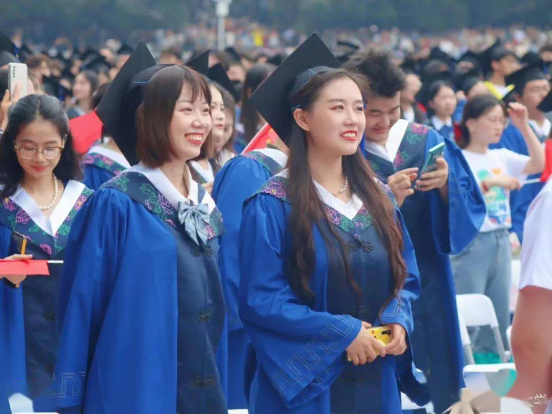 榜样珞珈年度人物,武汉大学信息管理学院2023届本科毕业生曹喆在接受