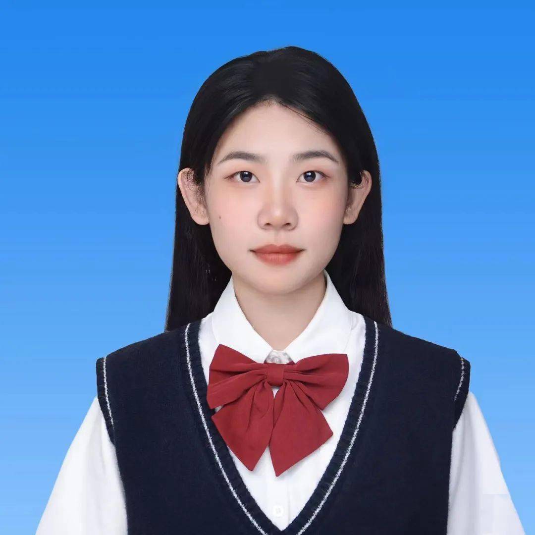冯若萱(淮南师范学院)我永远不会忘记老师们的声音,他们的微笑,他们的