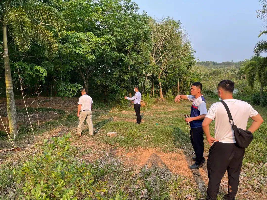 海南澄迈橡胶林白骨男尸身份查明,系在逃19年的贪污受贿嫌疑人_警方