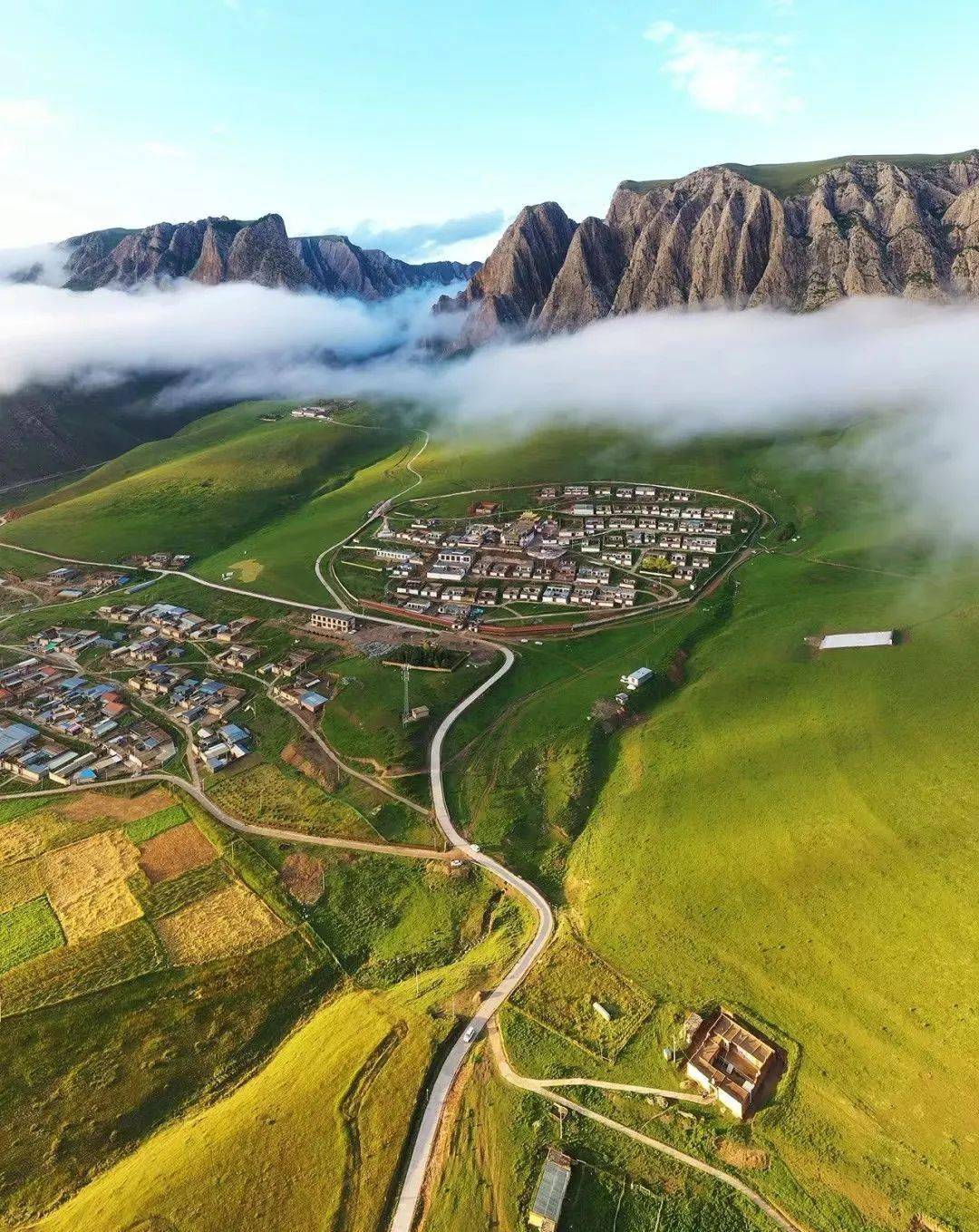 甘南最美的地方之一,天然石头城,位于甘肃甘南藏族自治州迭部县西北