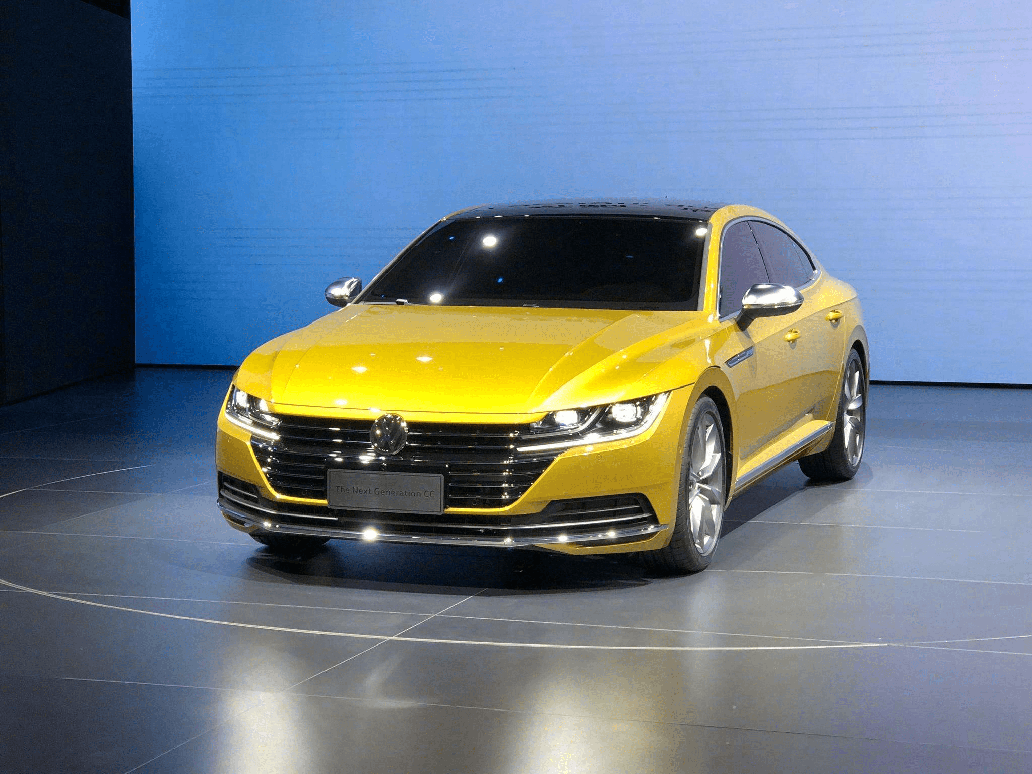 不难发现这是一款主打颜值的车型,其实cc的整体构造和大众迈腾几乎是