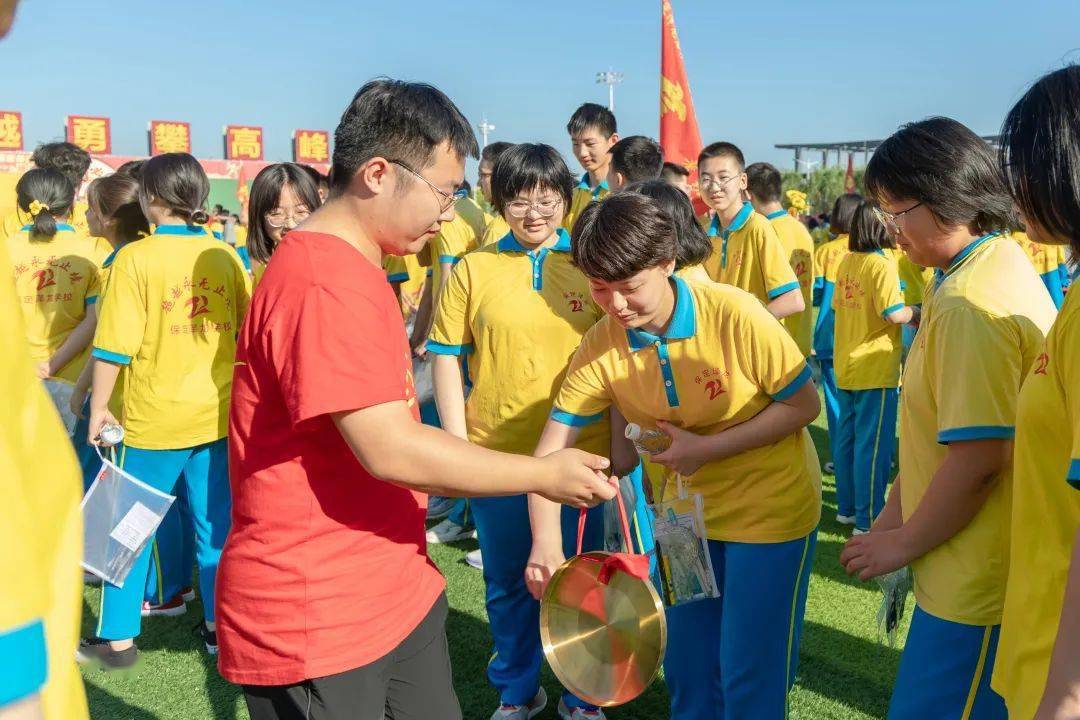 直击保定泽龙学校中考第一天~_送祝福_考场_考试