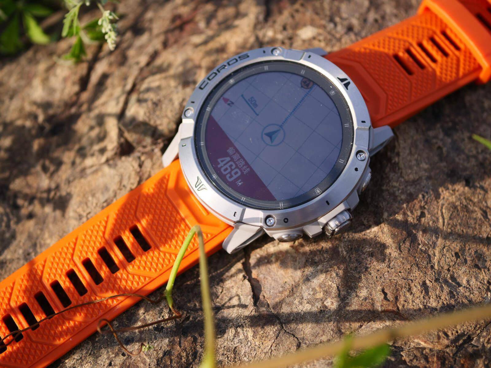 除了线路循迹,vertix2还可以在运动中通过手表添加地