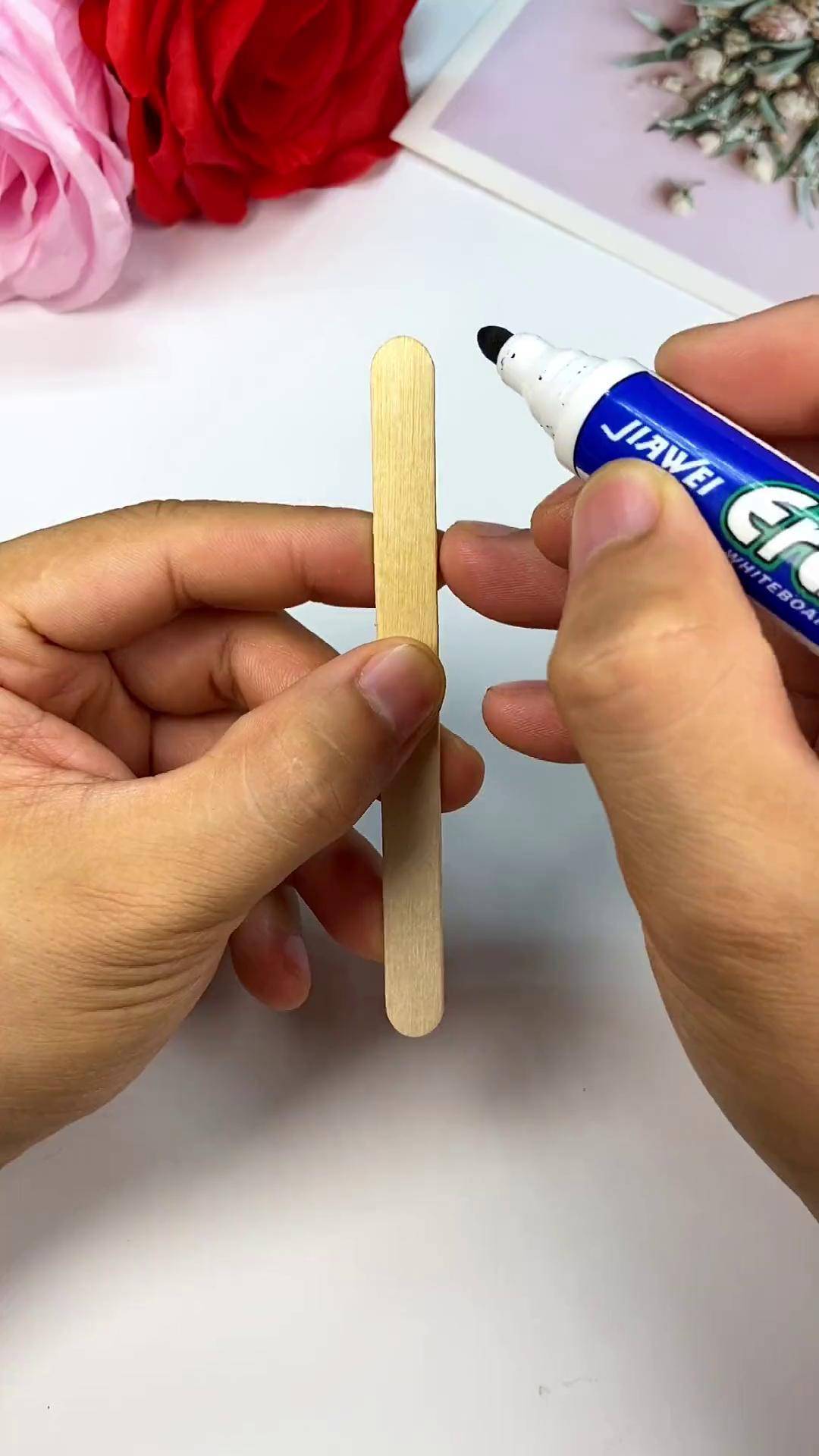 吃完雪糕的木棍不要扔,教大家 废物利用 做一件好玩的剑弩!