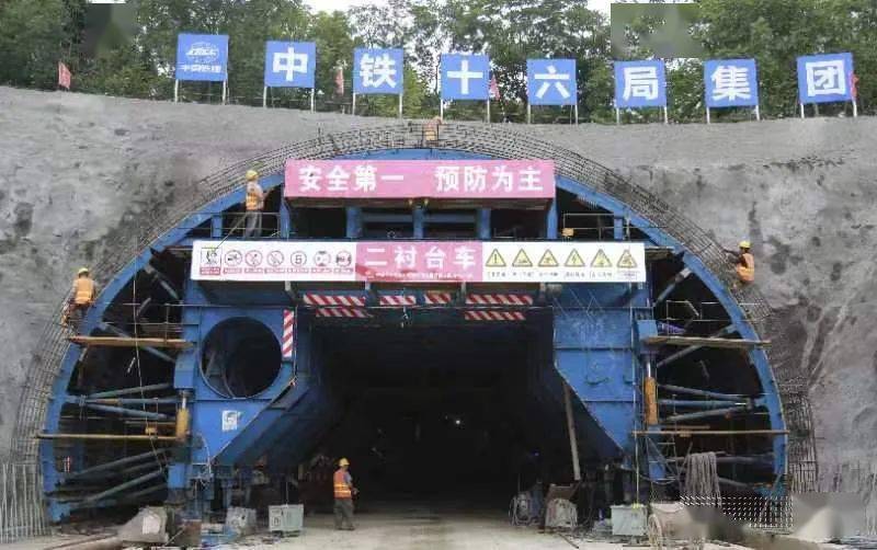 山隧道顺利进洞施工,标志着安盘高速公路正式进入全面开工建设阶段,为