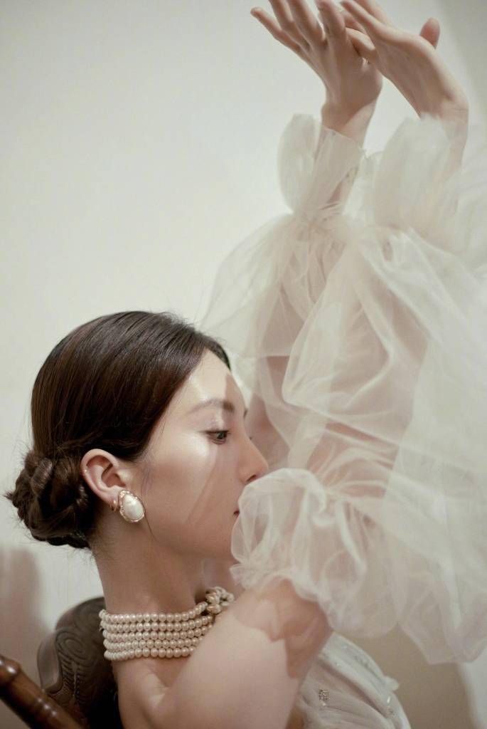 金晨这套宫廷风婚纱裙又仙又贵气满满高级感_造型_珍珠_账号