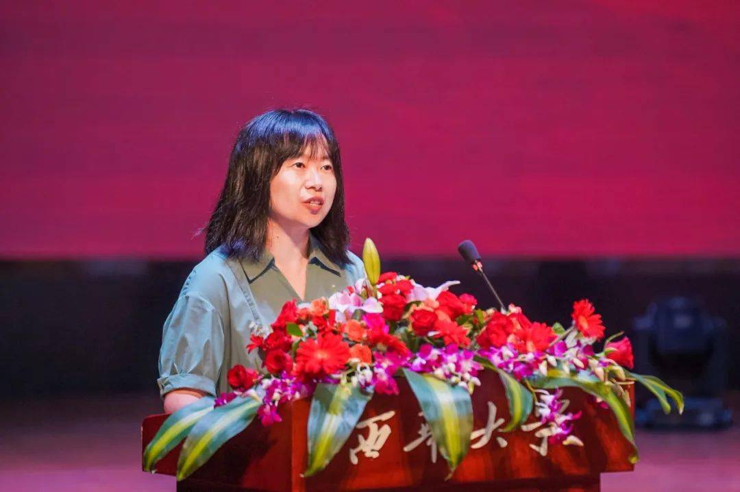 教师代表致辞马克思主义学院2020级研究生张潇双母亲王志洪作为家长