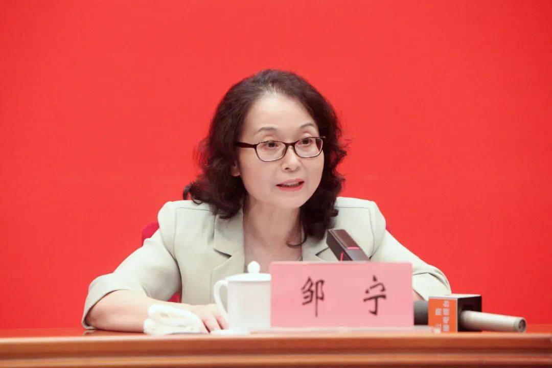 "开好局,强信心,促发展——贯彻落实党的二十大精