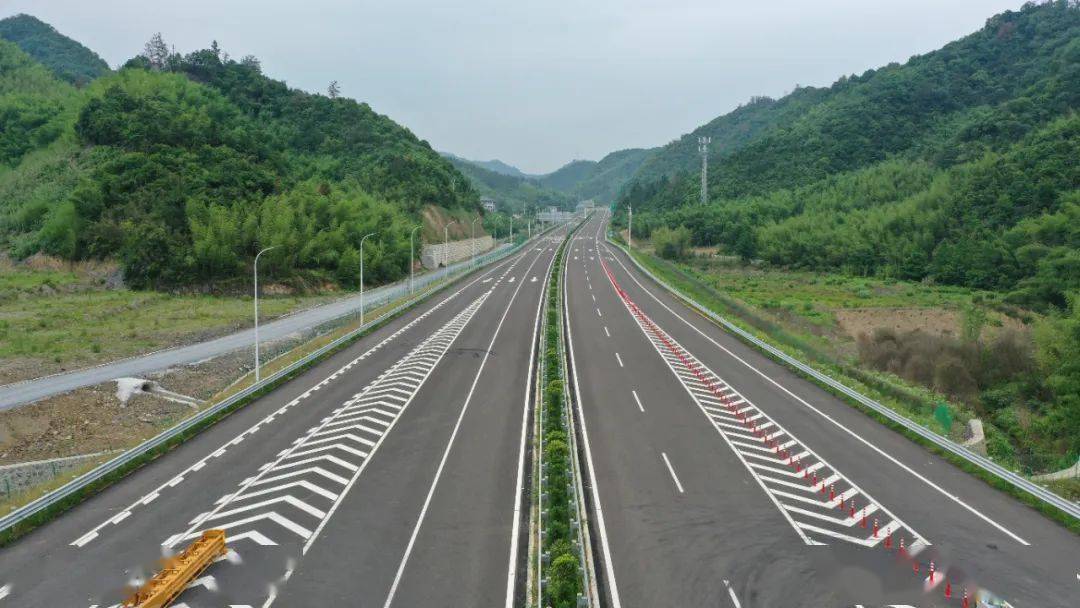 临建高速tj02标段位于杭州市临安区於潜镇和潜川镇,起迄桩号k24 110